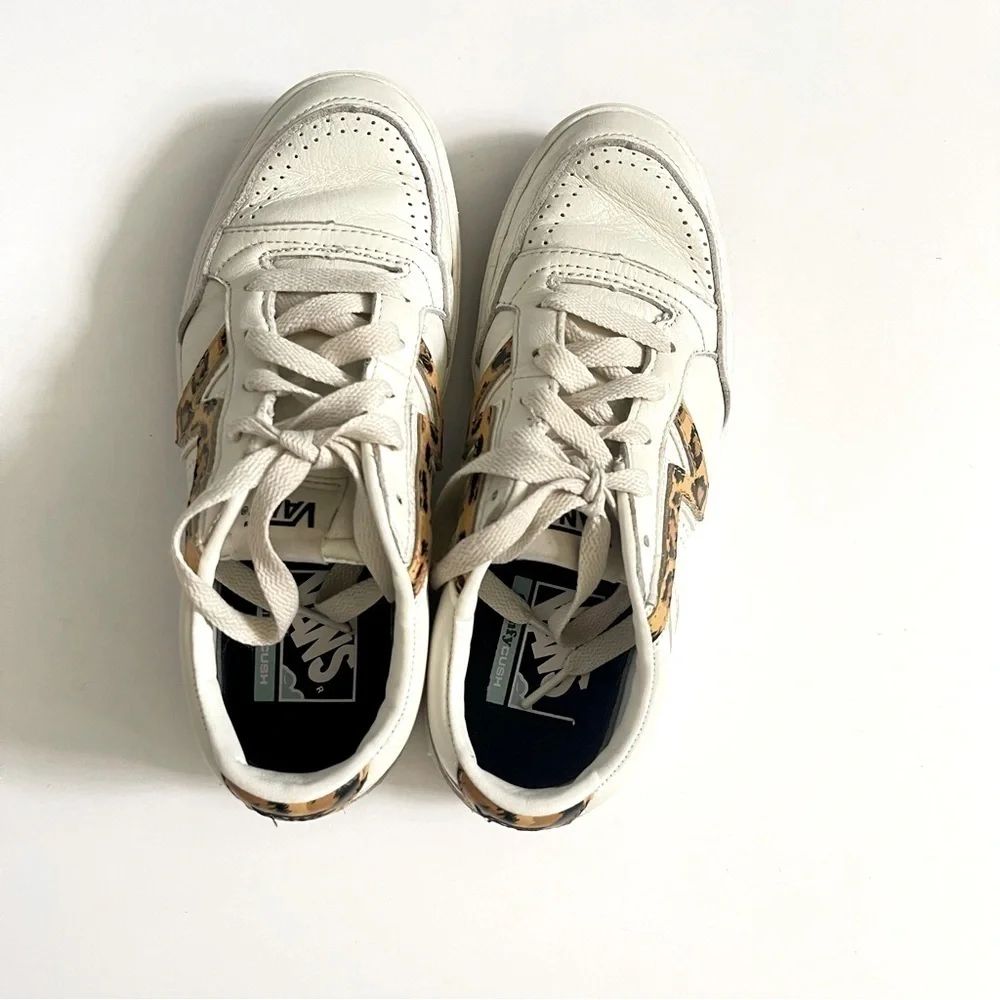 VANS Lace Up Leather Sneakers Women Size 7 Ivory Animal Print Casual Comfy